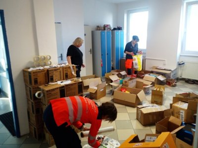 ZDRAVOTNIČTÍ ZÁCHRANÁŘI Z OBLASTNÍHO STŘEDISKA STRAKONICE USPOŘÁDALI HUMANITÁRNÍ SBÍRKU NA POMOC LIDEM Z UKRAJINY